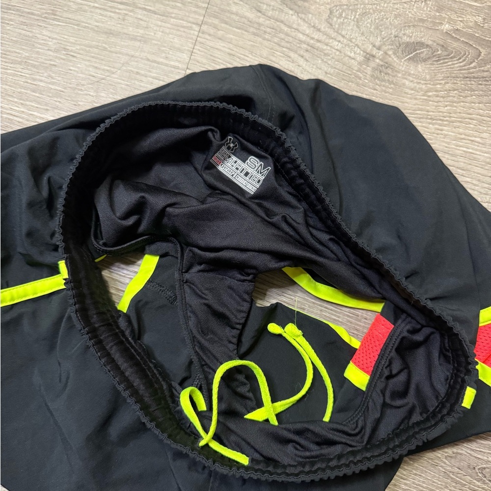 •UNDER ARMOUR• LINED RUNNING SHORTS - Picture 6 of 7